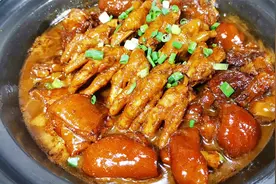 厨师长教你做猪手美食，大手牵小手，猪手烧鸡爪，满满的胶原蛋白视频封面