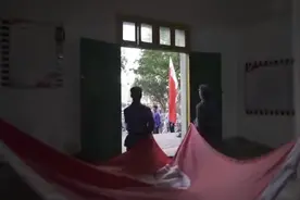 中国共产党人亲手缔造的两个首都，北京～瑞金同升一面旗！视频封面