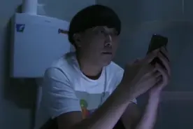 陈翔六点半：蘑菇头半夜十二点蹲厕所玩手机，结果搞笑了视频封面