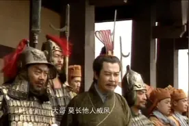 马超大骂张飞，你个村野匹夫，张飞气得打马直取马超，大战一场视频封面