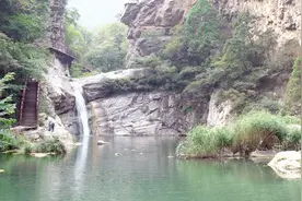 山西南部大山里这个小山村有山有水，曲径小道，是个旅游的好地方视频封面