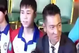 55岁的刘德华再度当爹？传闻朱丽倩已生下二胎男孩。视频封面