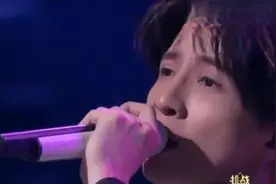 薛之谦挑战主打歌献唱《其实》，台下小姐姐都被唱哭了！太经典了