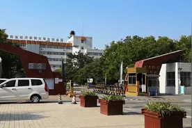 河南牧业经济学院北林校区的宿舍有空调，有三个餐厅，紫藤萝很粗视频封面