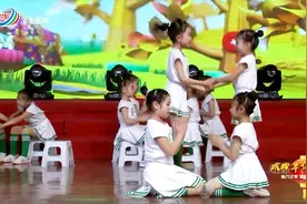 这群小朋友太机灵了，一个个笑的都超级甜，太可爱了