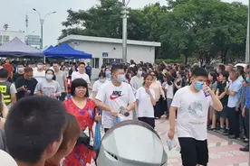 安徽池州一中高考点：完成语文考试，考生轻松走出校门视频封面