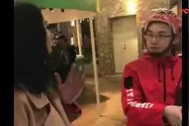 外国人在中国买奶茶, 情急之下还是外卖小哥帮忙翻译视频封面