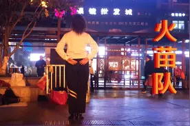 火爆全网的广场舞《白狐》背面演示，情到深处我用美丽为你起舞