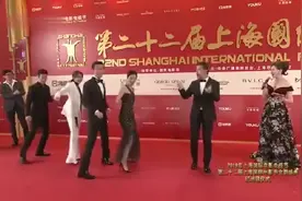 胡歌廖凡桂纶镁万茜电影节上，跳动感舞步展现剧情，太美太养眼了视频封面