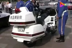 日本交警1997款本田金翼摩托车，服役了20年，终于退休了视频封面