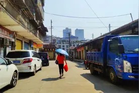 湖南郴州火车站，遍地老房子，为啥不重建？视频封面