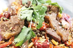 厨师长教“干锅羊肉”的家常做法，没有膻味，干锅酱比例很详细视频封面