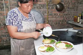 想吃酸辣粉怎么办？桃子妈教你在家做，配料简单，味道不比馆子差视频封面