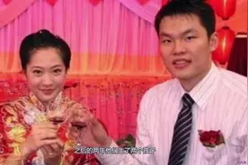 离婚5年！朱芳雨早已再婚生子，他的前妻胡美现在生活怎么样？视频封面