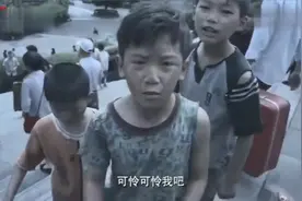 退伍老兵车站遇战友儿子行乞，眼神躲闪，老兵出手制服四个人贩子视频封面