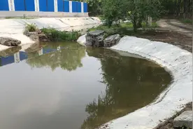公园的人工湖原来是这么搞的，简单粗暴，拍到全过程，有意思。视频封面