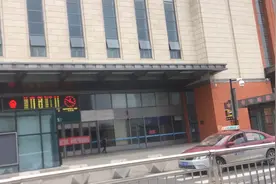 吉林市火车站西出口地上出口去坐郊线公交车怎么走视频封面
