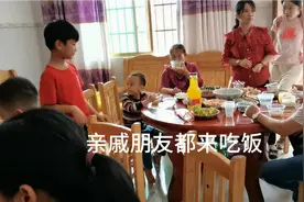 丽姐一家四口回娘家过中秋节，亲戚朋友也来了，场面好热闹视频封面
