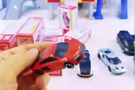 有趣的高速公路玩具小汽车尽情奔跑吧视频封面