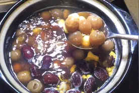 小时候经常吃到的鸡蛋桂圆莲子汤，补血安神、清甜可口满满的回忆