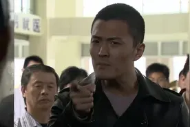 新上任主任工作严谨为人正直，但是行事作风高调，大伙难以接受视频封面