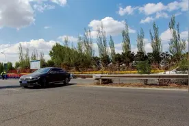 辽宁朝阳，高速朝阳站路口紧急封路，司机们不高兴了视频封面
