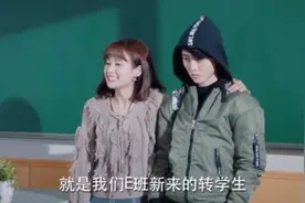 班里来了一位帅哥，没想到是个学霸，瞬间折服了所有人#那同学视频封面