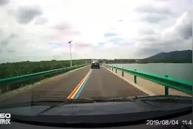 谁给科普一下？还真没见过，路面三色线是什么含义呢？