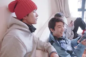 TFBOYS三小只聚餐，你看三人多开心，团粉表示很欣慰！视频封面