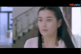 美女忘记身体互换了，回家就穿上丝袜换回裙子，小伙都要笑岔气了视频封面