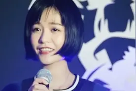 梦涵翻唱的《17岁》走红网络，旋律勾起满满回忆，真的好听！