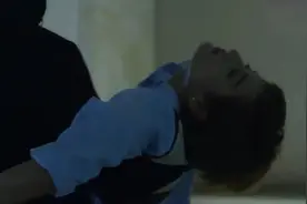 影视:   美女喝了杯有问题的牛奶就晕倒了，总裁老公回到家奔溃了视频封面