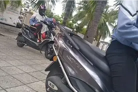 二次来坐女摩的车，今天多美女司机，她说出男人喜欢坐的原因