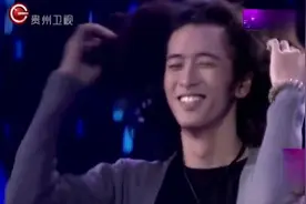 这两人太般配了！爆炸头美女告白心动男生，男神现场为她散开头发视频封面