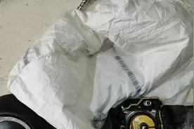 汽车安全气囊炸开是可以修复的，仪表台也可以修复，教你们怎么看