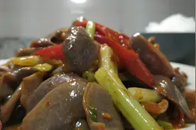 想要郡肝爽脆没异味，只需要简单的两步，炒出来的郡肝美味又下饭