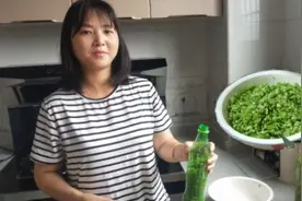 看90后宝妈轻松让四季豆秒变，酸爽下饭酸菜。视频封面