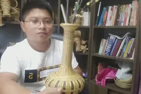 一支戏称为棒槌花瓶的手工竹编，插上一束花，做家庭装饰会如何？视频封面