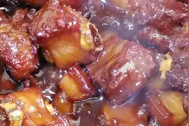 排骨怎么做才软糯不柴？配上五花肉一起炖，肥而不腻，好吃下饭