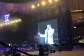 张杰演唱会竟然带女儿“出场”啦，一起合唱《这就是爱》太棒了视频封面