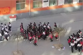 榆社中学名片之一      胸贴背跑操视频封面