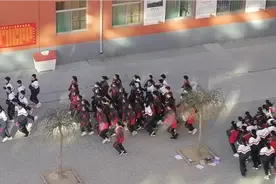 榆社中学名片之一      胸贴背跑操视频封面