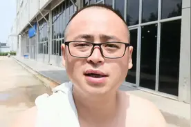 南方再热大道上老爷们没有光膀子得？光膀子得都是东北人。