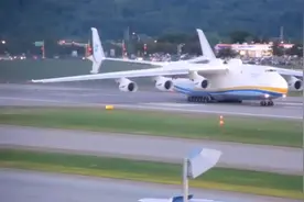 运输机中的超大型巨无霸“安-225”，知道它起落架有多少轮子吗？视频封面
