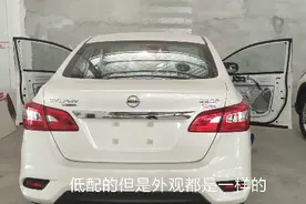 新轩逸低配，配置真的少，没关系，除了天窗，其它的自己加装，视频封面