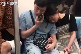 这种缘分真的很尴尬，所以大家还是少买烂大街的情侣装！