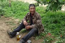 农村大叔种植2亩红富士苹果，亩产高达30000斤，今年能赚多少钱？视频封面