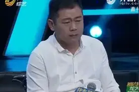 儿子握着父亲的手唱《父亲》，评委哭的一塌糊涂视频封面