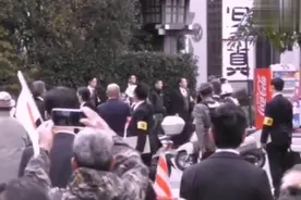 日本天皇出行，皇家护卫队！彰显皇族气派视频封面