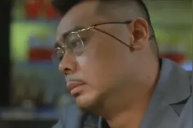 小伙打麻雀总是抓到同一张牌，疑似出千，看到最后我笑了